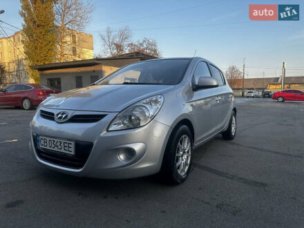 Хендай и20 2011 в Чернигове на Automoto.ua Серый Хендай и20, объемом двигателя 1.4 л и пробегом 132 тыс. км за 5500 $, фото 1 на Automoto.ua