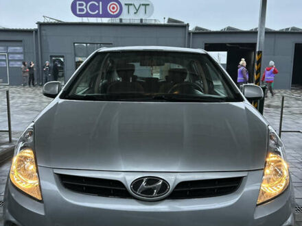 Сірий Хендай і20, об'ємом двигуна 1.25 л та пробігом 201 тис. км за 5400 $, фото 1 на Automoto.ua