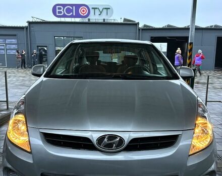 Серый Хендай и20, объемом двигателя 1.2 л и пробегом 201 тыс. км за 5500 $, фото 1 на Automoto.ua