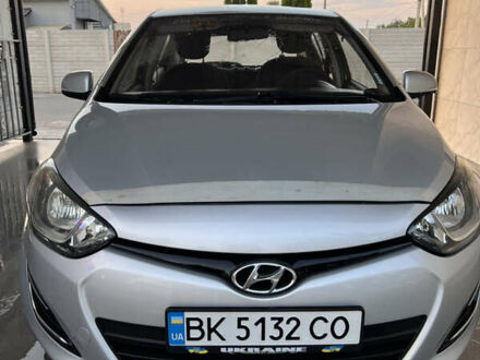 Хендай і20 2012 у Рівному на Automoto.ua Сірий Хендай і20, об'ємом двигуна 1.4 л та пробігом 140 тис. км за 8500 $, фото 1 на Automoto.ua