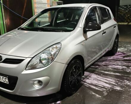 Серый Хендай и20, объемом двигателя 1.2 л и пробегом 225 тыс. км за 4400 $, фото 1 на Automoto.ua