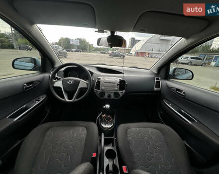 Синий Хендай и20, объемом двигателя 1.4 л и пробегом 50 тыс. км за 8700 $, фото 11 на Automoto.ua