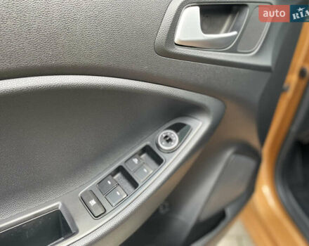 Оранжевый Хендай и20, объемом двигателя 1.37 л и пробегом 82 тыс. км за 12300 $, фото 33 на Automoto.ua