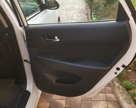 Белый Хендай i30, объемом двигателя 1.59 л и пробегом 218 тыс. км за 6700 $, фото 17 на Automoto.ua