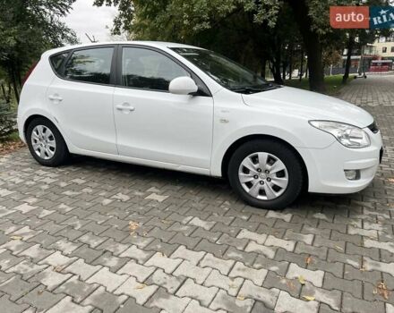 Белый Хендай i30, объемом двигателя 1.58 л и пробегом 205 тыс. км за 5999 $, фото 4 на Automoto.ua