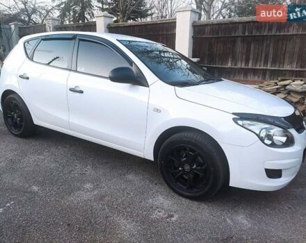 Белый Хендай i30, объемом двигателя 1.4 л и пробегом 171 тыс. км за 6800 $, фото 26 на Automoto.ua