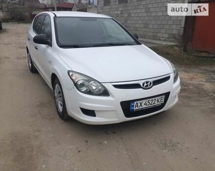 Белый Хендай i30, объемом двигателя 1.4 л и пробегом 218 тыс. км за 6500 $, фото 2 на Automoto.ua