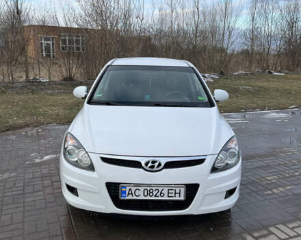 Белый Хендай i30, объемом двигателя 1.4 л и пробегом 190 тыс. км за 4800 $, фото 1 на Automoto.ua
