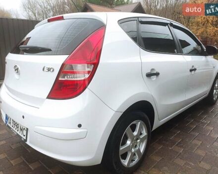 Белый Хендай i30, объемом двигателя 1.4 л и пробегом 171 тыс. км за 6800 $, фото 4 на Automoto.ua