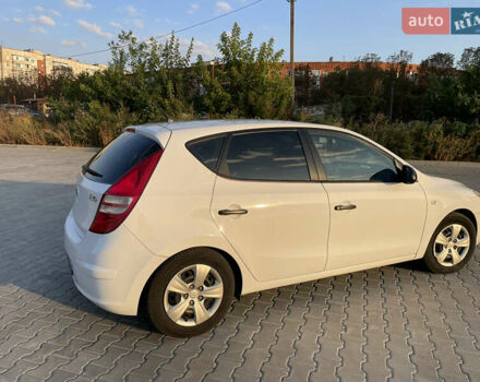 Белый Хендай i30, объемом двигателя 1.4 л и пробегом 160 тыс. км за 6700 $, фото 2 на Automoto.ua