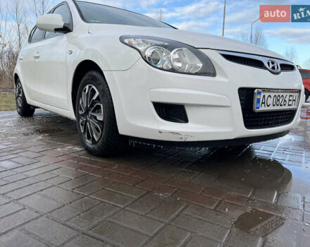 Белый Хендай i30, объемом двигателя 1.4 л и пробегом 190 тыс. км за 4800 $, фото 21 на Automoto.ua