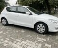 Белый Хендай i30, объемом двигателя 1.6 л и пробегом 210 тыс. км за 5999 $, фото 1 на Automoto.ua
