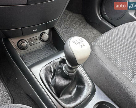 Белый Хендай i30, объемом двигателя 1.4 л и пробегом 203 тыс. км за 6600 $, фото 22 на Automoto.ua