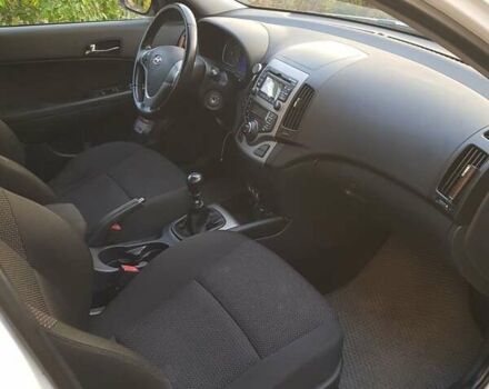 Белый Хендай i30, объемом двигателя 1.59 л и пробегом 218 тыс. км за 6700 $, фото 13 на Automoto.ua