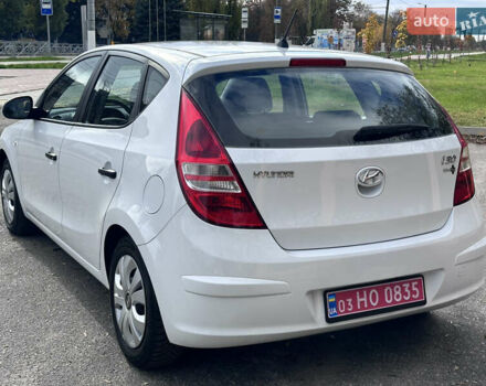 Белый Хендай i30, объемом двигателя 1.4 л и пробегом 203 тыс. км за 6600 $, фото 6 на Automoto.ua
