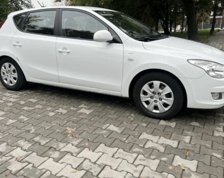 Белый Хендай i30, объемом двигателя 1.6 л и пробегом 210 тыс. км за 5999 $, фото 4 на Automoto.ua