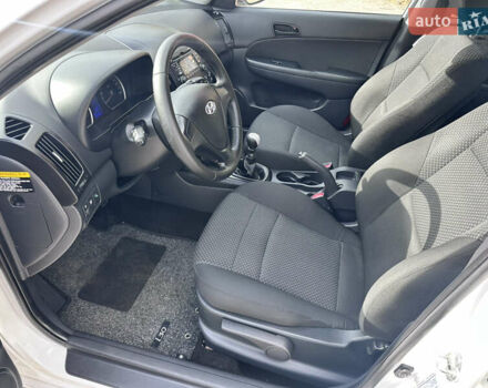 Белый Хендай i30, объемом двигателя 1.4 л и пробегом 203 тыс. км за 6600 $, фото 10 на Automoto.ua