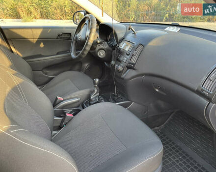 Белый Хендай i30, объемом двигателя 1.4 л и пробегом 160 тыс. км за 6700 $, фото 8 на Automoto.ua