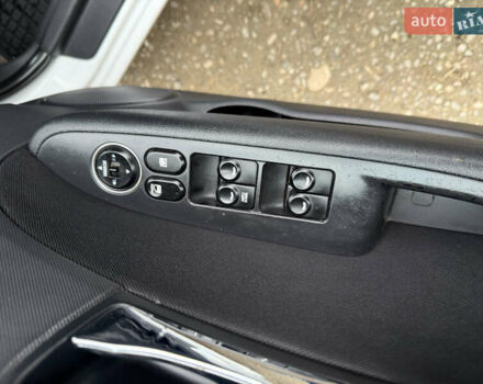 Белый Хендай i30, объемом двигателя 1.6 л и пробегом 212 тыс. км за 5400 $, фото 14 на Automoto.ua