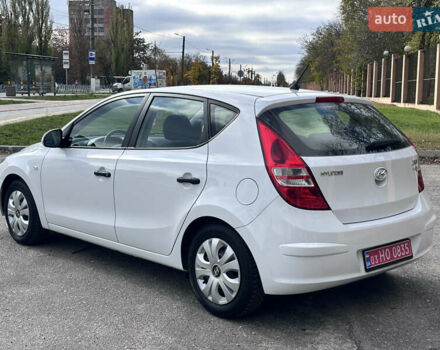 Белый Хендай i30, объемом двигателя 1.4 л и пробегом 203 тыс. км за 6600 $, фото 7 на Automoto.ua