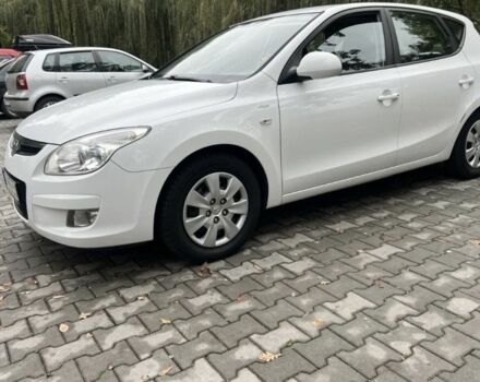 Белый Хендай i30, объемом двигателя 1.6 л и пробегом 210 тыс. км за 5999 $, фото 1 на Automoto.ua