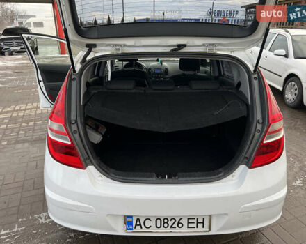 Белый Хендай i30, объемом двигателя 1.4 л и пробегом 190 тыс. км за 4800 $, фото 7 на Automoto.ua