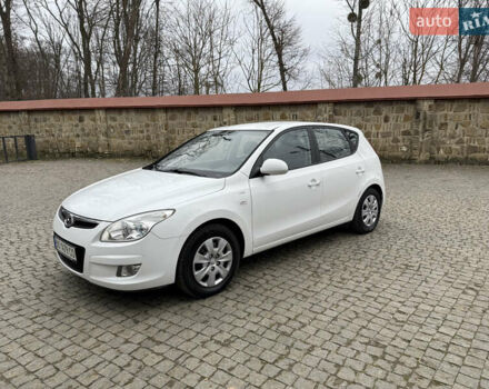 Белый Хендай i30, объемом двигателя 1.6 л и пробегом 212 тыс. км за 5400 $, фото 8 на Automoto.ua