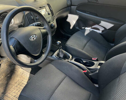 Белый Хендай i30, объемом двигателя 1.4 л и пробегом 190 тыс. км за 4800 $, фото 9 на Automoto.ua