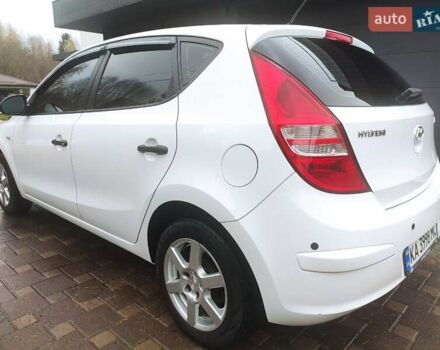 Белый Хендай i30, объемом двигателя 1.4 л и пробегом 171 тыс. км за 6800 $, фото 5 на Automoto.ua