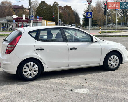 Белый Хендай i30, объемом двигателя 1.4 л и пробегом 203 тыс. км за 6600 $, фото 4 на Automoto.ua