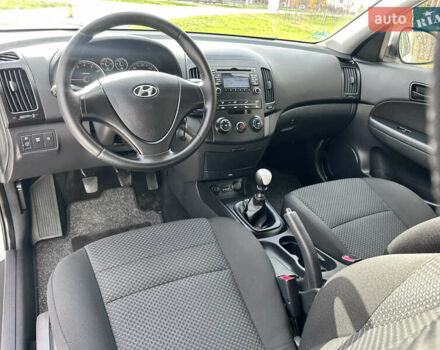 Белый Хендай i30, объемом двигателя 1.4 л и пробегом 203 тыс. км за 6600 $, фото 13 на Automoto.ua