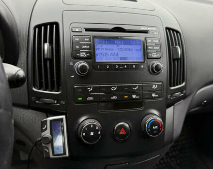 Белый Хендай i30, объемом двигателя 1.6 л и пробегом 212 тыс. км за 5400 $, фото 10 на Automoto.ua