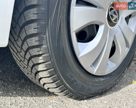 Белый Хендай i30, объемом двигателя 1.4 л и пробегом 203 тыс. км за 6600 $, фото 9 на Automoto.ua