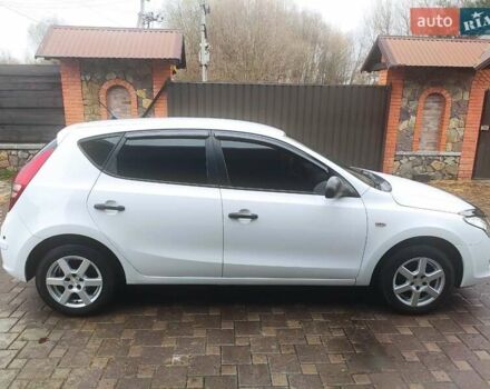 Белый Хендай i30, объемом двигателя 1.4 л и пробегом 171 тыс. км за 6800 $, фото 6 на Automoto.ua
