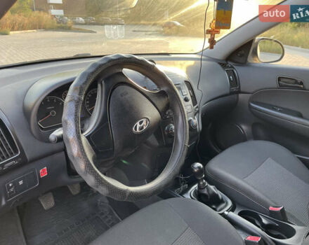 Белый Хендай i30, объемом двигателя 1.4 л и пробегом 160 тыс. км за 6700 $, фото 4 на Automoto.ua