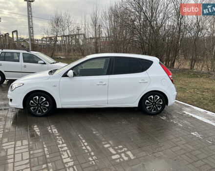 Белый Хендай i30, объемом двигателя 1.4 л и пробегом 190 тыс. км за 4800 $, фото 5 на Automoto.ua