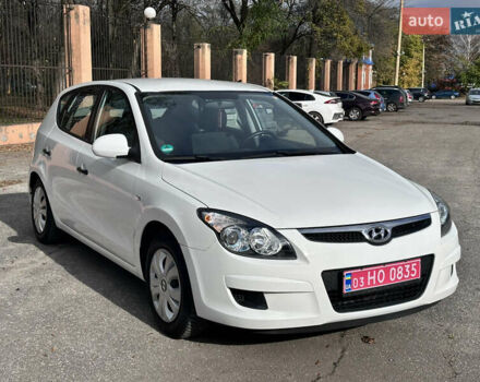 Белый Хендай i30, объемом двигателя 1.4 л и пробегом 203 тыс. км за 6600 $, фото 3 на Automoto.ua
