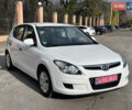 Белый Хендай i30, объемом двигателя 1.4 л и пробегом 203 тыс. км за 6600 $, фото 3 на Automoto.ua