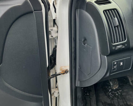 Белый Хендай i30, объемом двигателя 1.4 л и пробегом 190 тыс. км за 4800 $, фото 23 на Automoto.ua