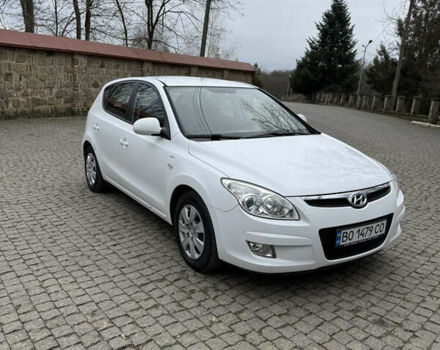 Белый Хендай i30, объемом двигателя 1.6 л и пробегом 212 тыс. км за 5400 $, фото 7 на Automoto.ua