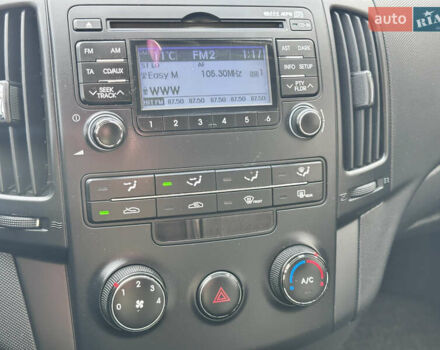 Белый Хендай i30, объемом двигателя 1.4 л и пробегом 203 тыс. км за 6600 $, фото 21 на Automoto.ua