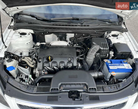 Белый Хендай i30, объемом двигателя 1.4 л и пробегом 203 тыс. км за 6600 $, фото 27 на Automoto.ua