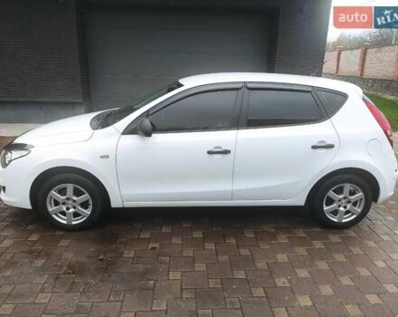 Белый Хендай i30, объемом двигателя 1.4 л и пробегом 171 тыс. км за 6800 $, фото 13 на Automoto.ua