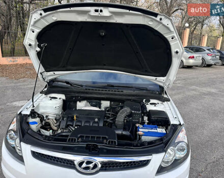 Белый Хендай i30, объемом двигателя 1.4 л и пробегом 203 тыс. км за 6600 $, фото 28 на Automoto.ua