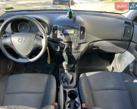 Белый Хендай i30, объемом двигателя 1.4 л и пробегом 190 тыс. км за 4800 $, фото 10 на Automoto.ua