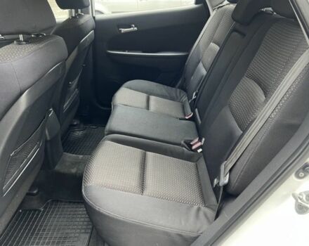 Белый Хендай i30, объемом двигателя 1.6 л и пробегом 210 тыс. км за 5999 $, фото 11 на Automoto.ua