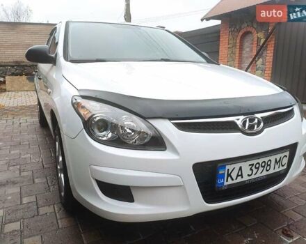 Белый Хендай i30, объемом двигателя 1.4 л и пробегом 171 тыс. км за 6800 $, фото 9 на Automoto.ua
