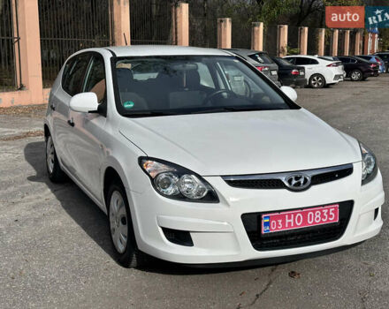 Белый Хендай i30, объемом двигателя 1.4 л и пробегом 203 тыс. км за 6600 $, фото 2 на Automoto.ua
