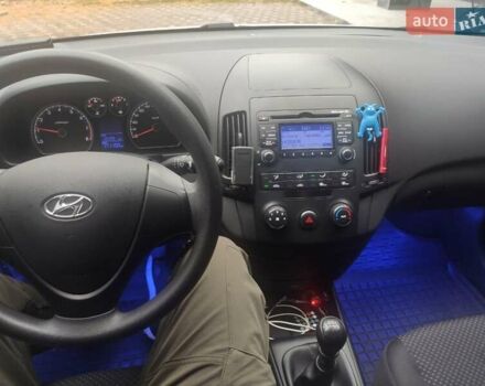 Белый Хендай i30, объемом двигателя 1.4 л и пробегом 171 тыс. км за 6800 $, фото 21 на Automoto.ua