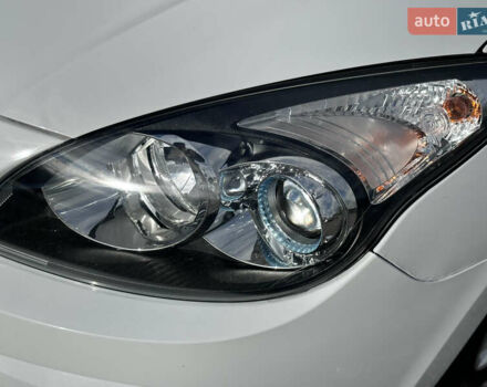 Белый Хендай i30, объемом двигателя 1.4 л и пробегом 203 тыс. км за 6600 $, фото 8 на Automoto.ua